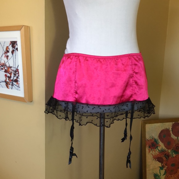 VICTORIA SECRET sz M/L Ruffle-Butt Full Garter NEW - Picture 3 of 13